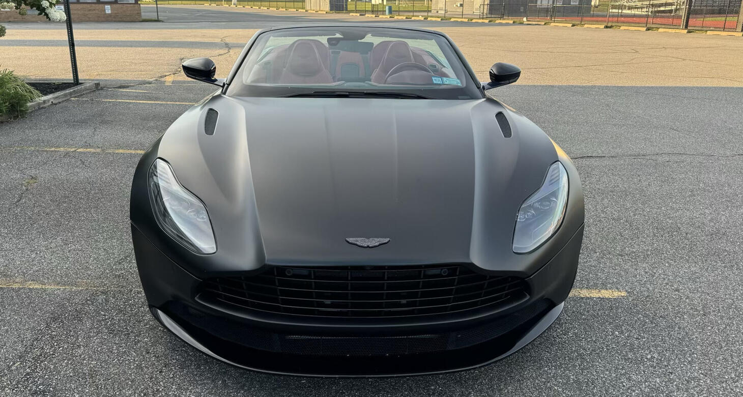 Aston Martin DB11 2019